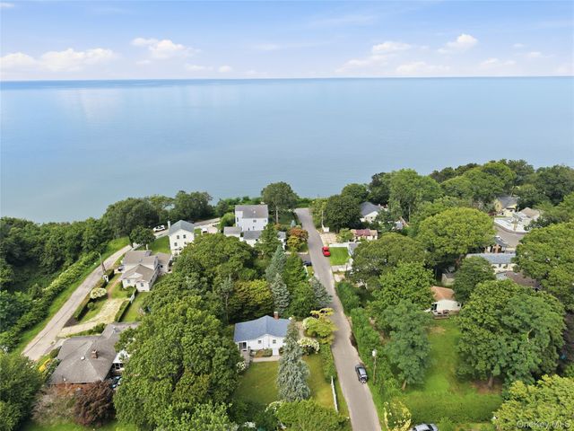 76 Queen Road, Rocky Point, NY 11778
