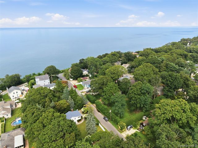 76 Queen Road, Rocky Point, NY 11778