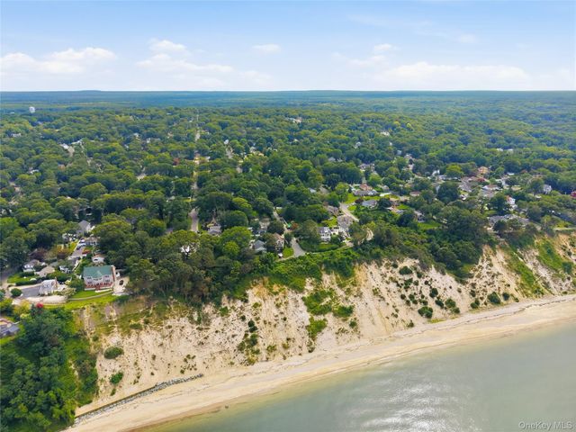 76 Queen Road, Rocky Point, NY 11778