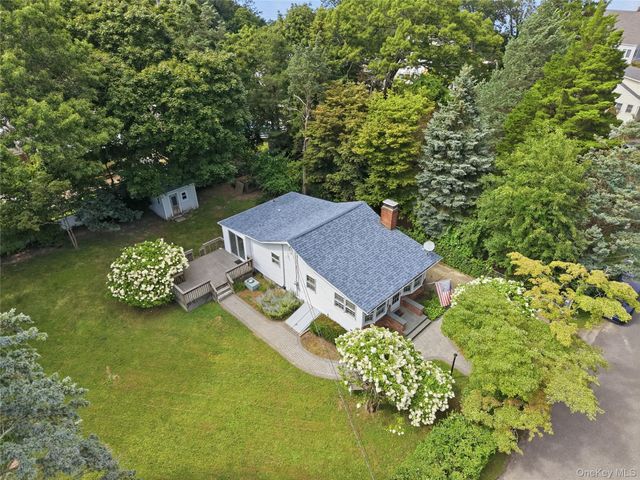 76 Queen Road, Rocky Point, NY 11778