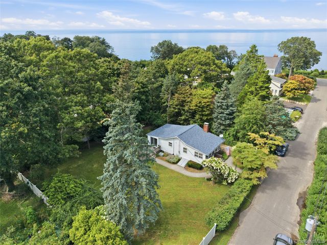 76 Queen Road, Rocky Point, NY 11778
