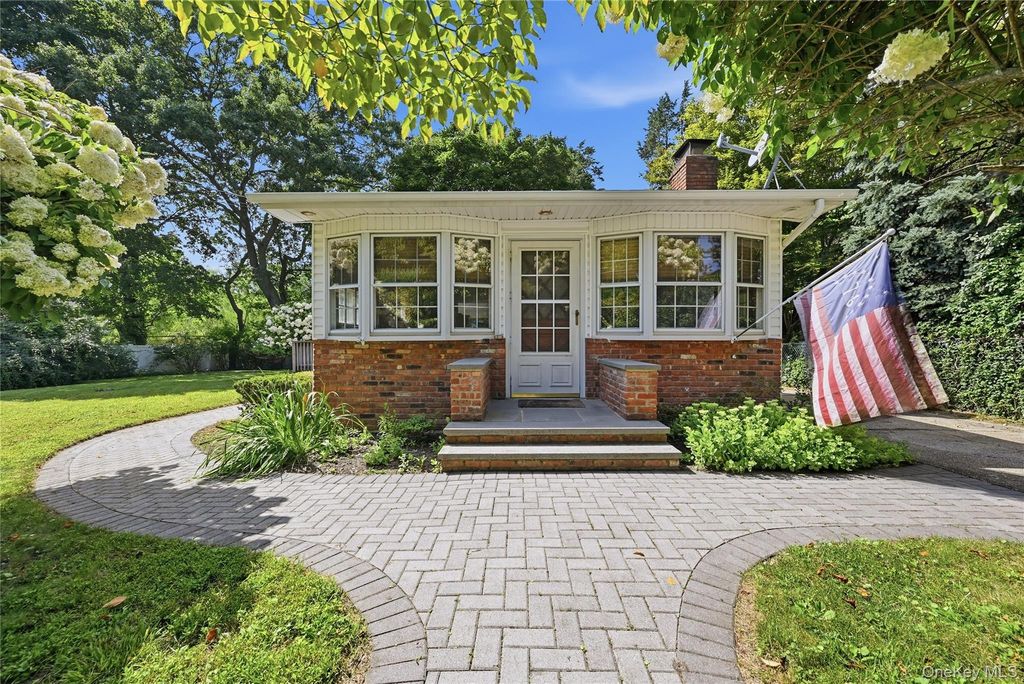 76 Queen Road, Rocky Point, NY 11778