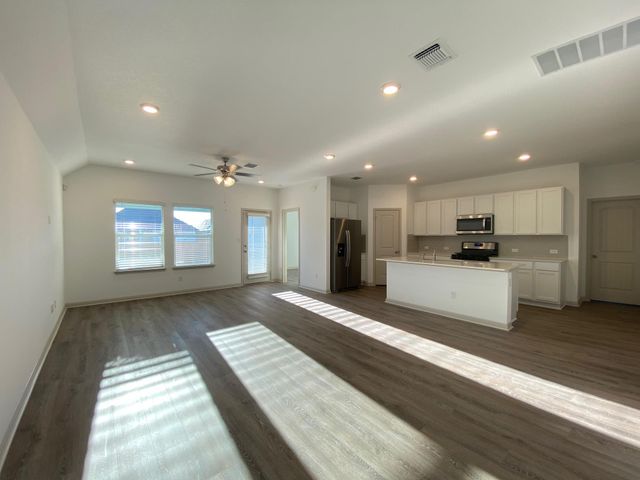 206 Sweetwater Creek LN, Hutto, TX 78634