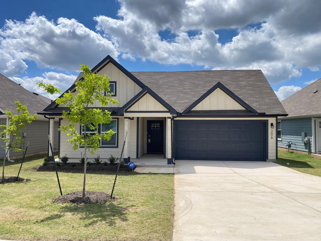 206 Sweetwater Creek LN, Hutto, TX 78634