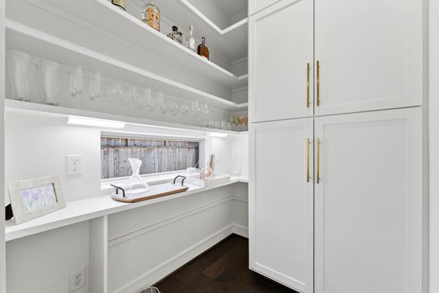 802 W 30th Street, Houston, TX 77018