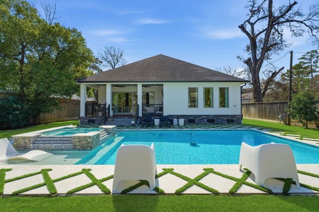 802 W 30th Street, Houston, TX 77018