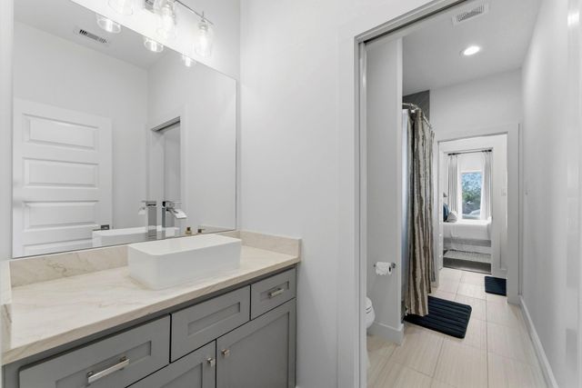 802 W 30th Street, Houston, TX 77018
