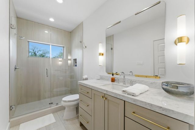 802 W 30th Street, Houston, TX 77018