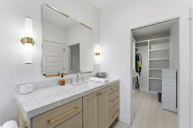 802 W 30th Street, Houston, TX 77018