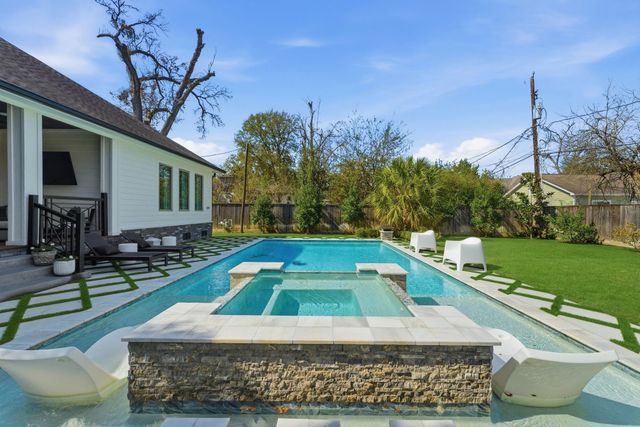 802 W 30th Street, Houston, TX 77018