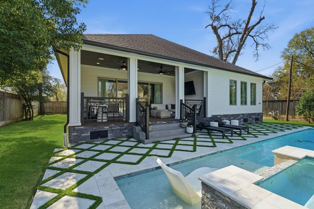802 W 30th Street, Houston, TX 77018