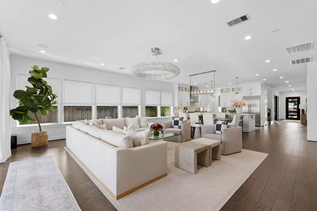 802 W 30th Street, Houston, TX 77018