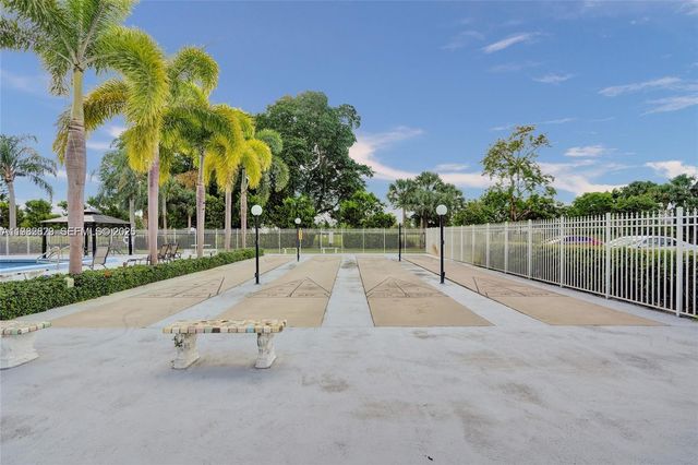 1201 Hillcrest Ct 302, Hollywood, FL 33021