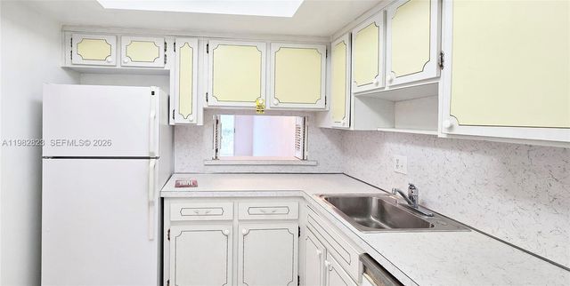 1201 Hillcrest Ct 302, Hollywood, FL 33021