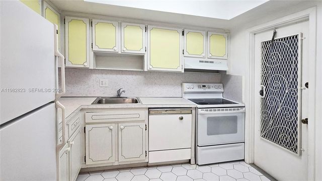 1201 Hillcrest Ct 302, Hollywood, FL 33021