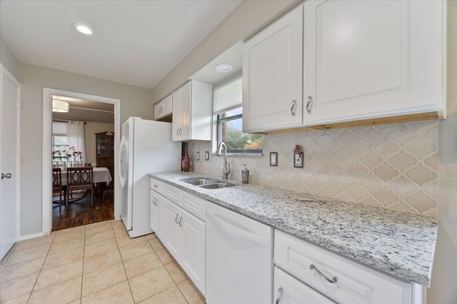 1910 Vista Oaks Drive, Carrollton, TX 75007