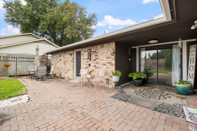 1910 Vista Oaks Drive, Carrollton, TX 75007