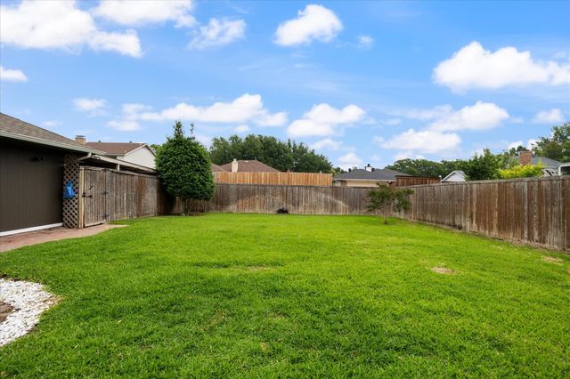 1910 Vista Oaks Drive, Carrollton, TX 75007