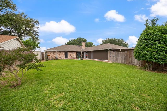 1910 Vista Oaks Drive, Carrollton, TX 75007