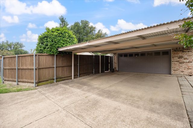 1910 Vista Oaks Drive, Carrollton, TX 75007