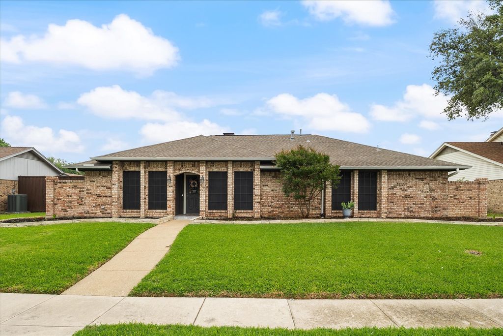 1910 Vista Oaks Drive, Carrollton, TX 75007