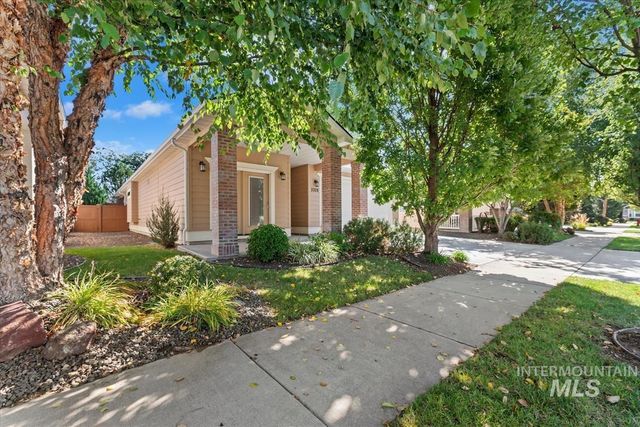 3328 N Sheephorn Ave, Meridian, ID 83646 property photo