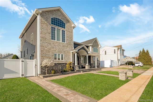 42 Sandy Lane, Massapequa, NY 11758