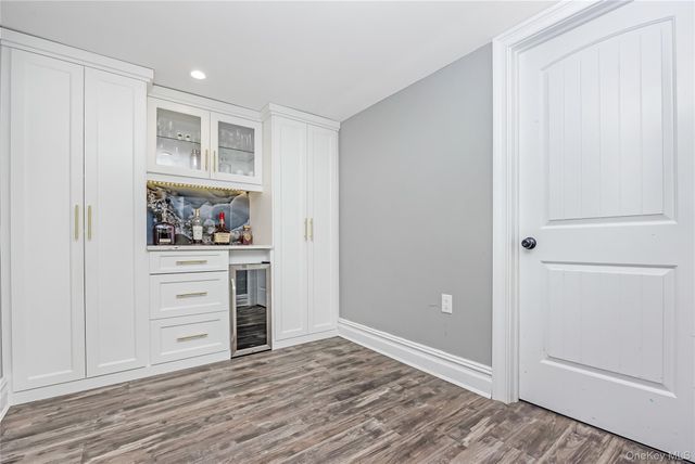 42 Sandy Lane, Massapequa, NY 11758