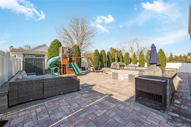 42 Sandy Lane, Massapequa, NY 11758