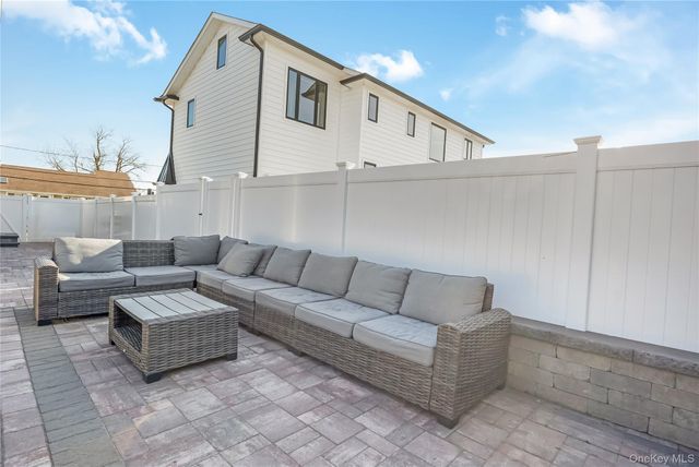 42 Sandy Lane, Massapequa, NY 11758