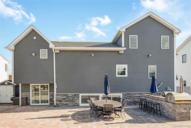 42 Sandy Lane, Massapequa, NY 11758