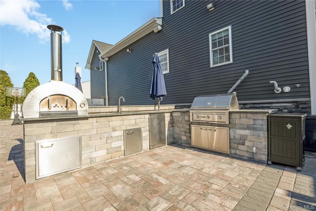 42 Sandy Lane, Massapequa, NY 11758