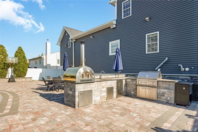 42 Sandy Lane, Massapequa, NY 11758