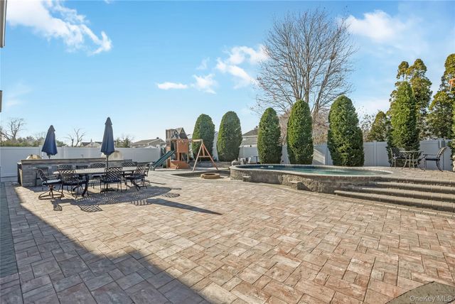 42 Sandy Lane, Massapequa, NY 11758