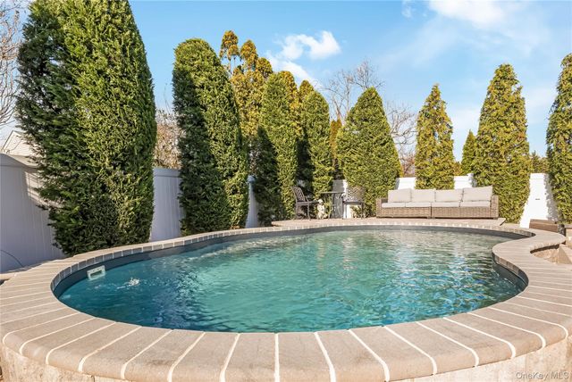 42 Sandy Lane, Massapequa, NY 11758