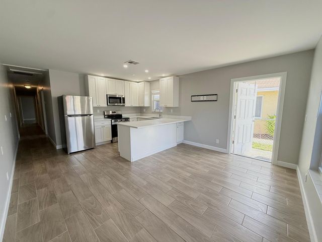 1001 W 9th Street B, Riviera Beach, FL 33404