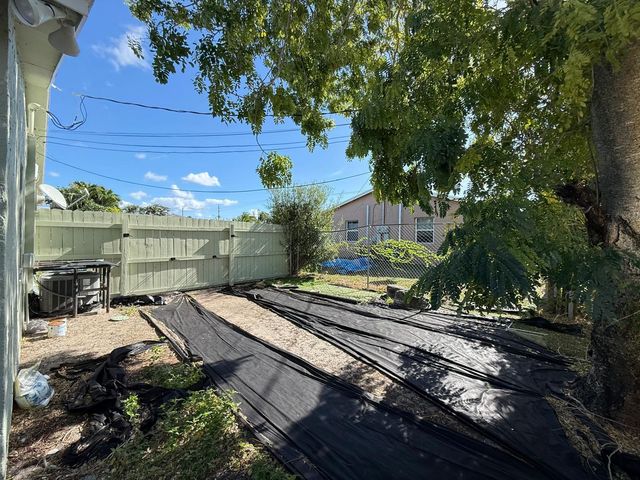 1001 W 9th Street B, Riviera Beach, FL 33404