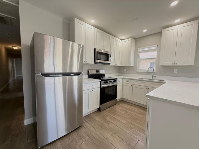 1001 W 9th Street B, Riviera Beach, FL 33404