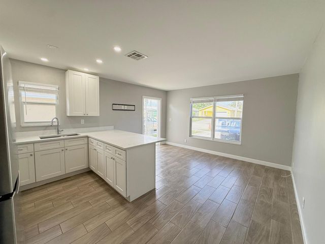 1001 W 9th Street B, Riviera Beach, FL 33404