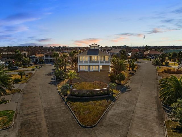 2727 E Bayshore Drive Drive, San Leon, TX 77539