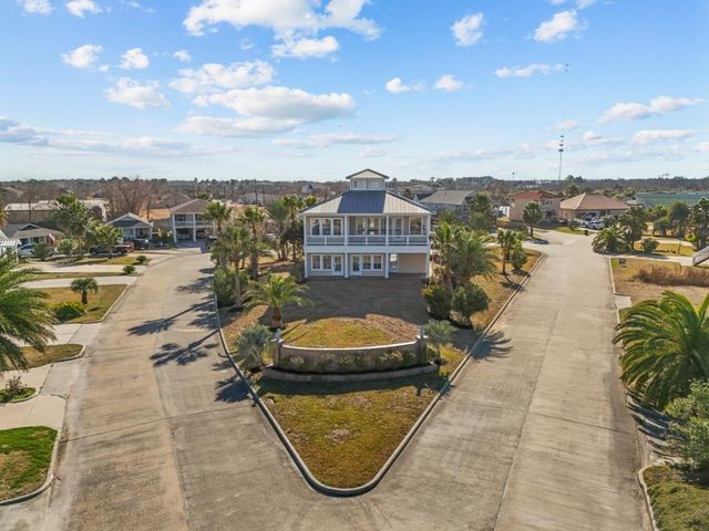 2727 E Bayshore Drive Drive, San Leon, TX 77539