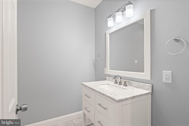 103 CLOAK LN, Lake Frederick, VA 22630