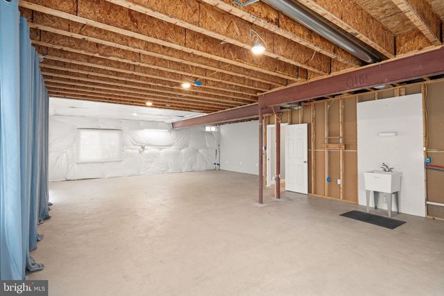 103 CLOAK LN, Lake Frederick, VA 22630