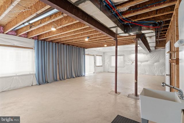 103 CLOAK LN, Lake Frederick, VA 22630