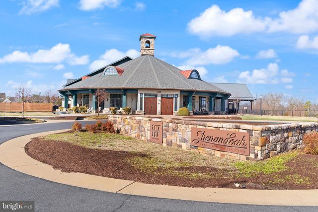 103 CLOAK LN, Lake Frederick, VA 22630