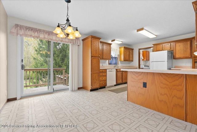 9215 S Clinton Trail, Eaton Rapids, MI 48827