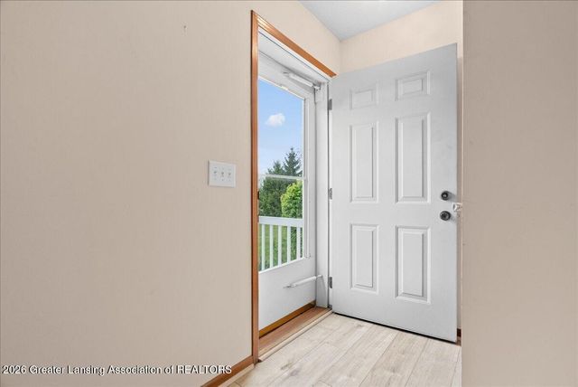 9215 S Clinton Trail, Eaton Rapids, MI 48827