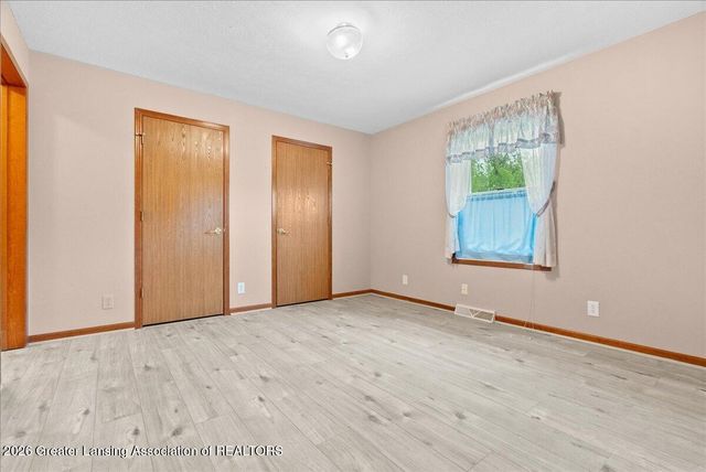 9215 S Clinton Trail, Eaton Rapids, MI 48827