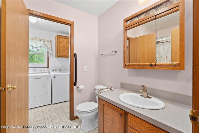 9215 S Clinton Trail, Eaton Rapids, MI 48827