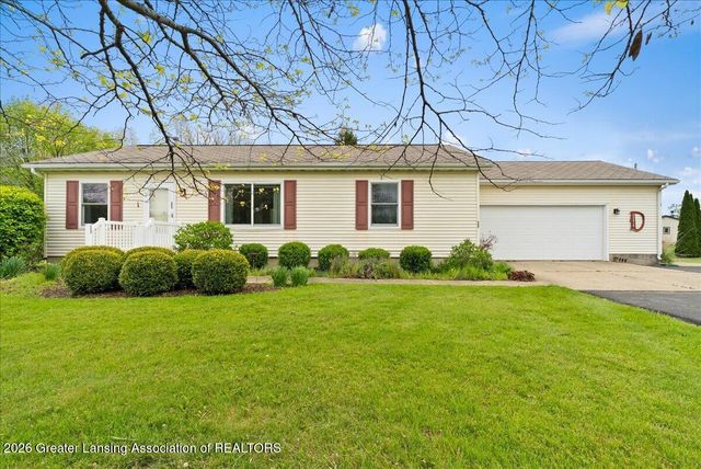 9215 S Clinton Trail, Eaton Rapids, MI 48827